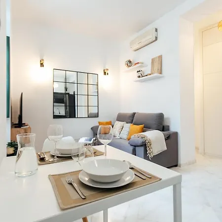 Modern And Wide- 1bd 1bth- Triana Siviglia