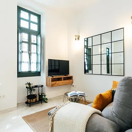 Modern And Wide- 1bd 1bth- Triana Daire *