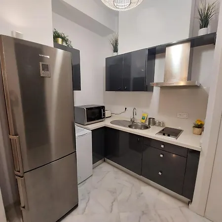 Modern And Wide- 1bd 1bth- Triana Daire